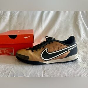 Nike Tiempo Unisex Legend 9 Academy IC •size 7 • DA1190‑810